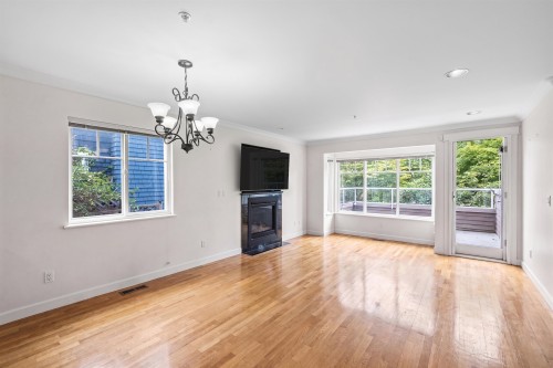 416 Keith Road W, North Vancouver, BC 