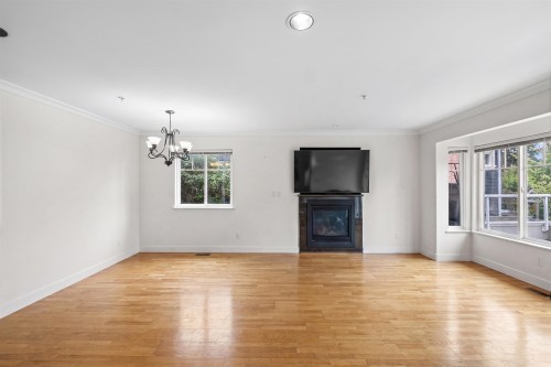 416 Keith Road W, North Vancouver, BC 