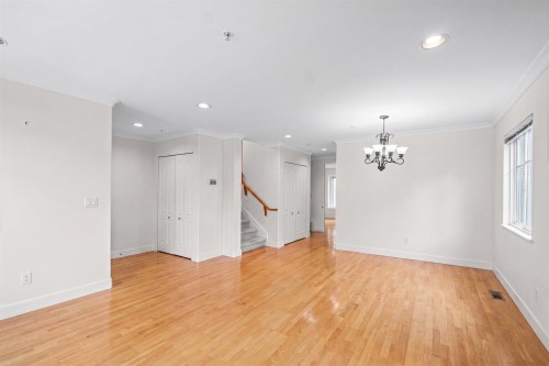 416 Keith Road W, North Vancouver, BC 