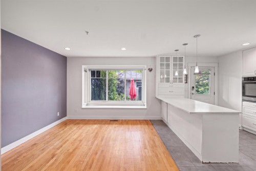 416 Keith Road W, North Vancouver, BC 