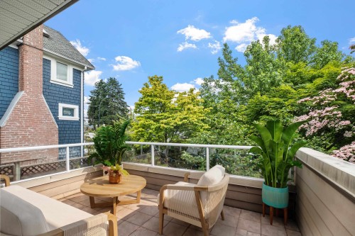416 Keith Road W, North Vancouver, BC 