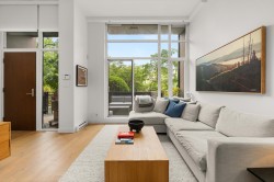 TH6-2349 Scotia Street  Vancouver, BC V5T 0B2