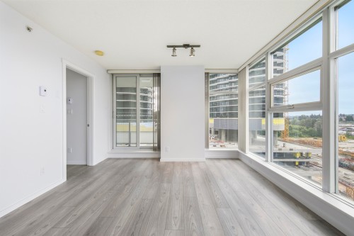 1006-2289 Yukon Crescent, Burnaby, BC - Indoor Photo Showing Other Room