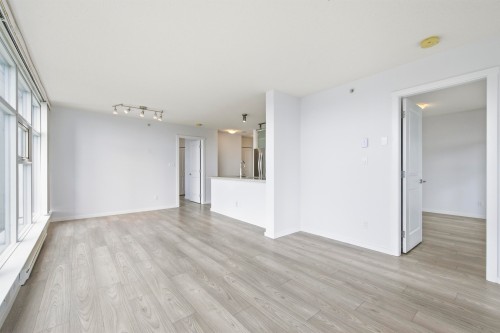 1006-2289 Yukon Crescent, Burnaby, BC - Indoor Photo Showing Other Room