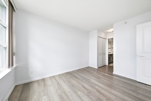1006-2289 Yukon Crescent, Burnaby, BC - Indoor Photo Showing Other Room
