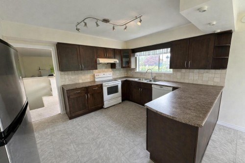 10231 Aintree Crescent, Richmond, BC - Indoor Photo Showing Kitchen With Double Sink