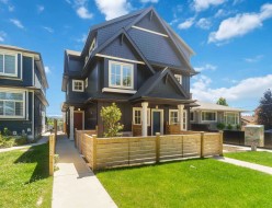 1-550 Kaslo Street  Vancouver, BC V5K 3Z2