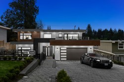 929 Canyon Boulevard North Vancouver, BC V7R 2J9