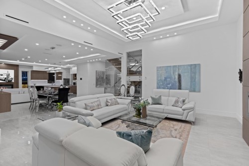 929 Canyon Boulevard, North Vancouver, BC 