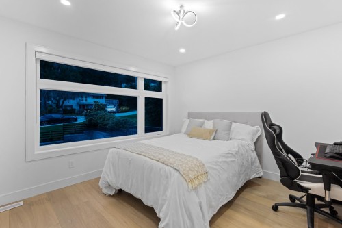 929 Canyon Boulevard, North Vancouver, BC 