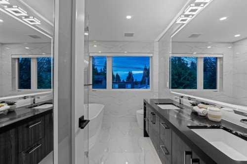 929 Canyon Boulevard, North Vancouver, BC 