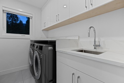929 Canyon Boulevard, North Vancouver, BC 