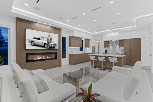 929 Canyon Boulevard, North Vancouver, BC 