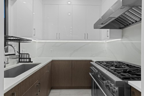 929 Canyon Boulevard, North Vancouver, BC 