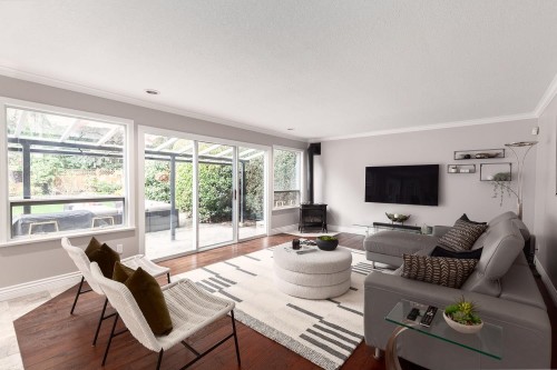 3557 36Th Avenue W, Vancouver, BC - Indoor Photo Showing Living Room