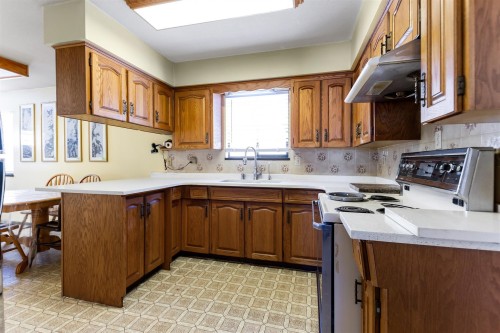2986 3Rd Avenue E, Vancouver, BC - Indoor Photo Showing Kitchen