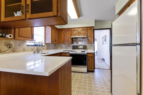 2986 3Rd Avenue E, Vancouver, BC - Indoor Photo Showing Kitchen