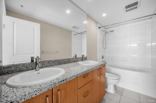 1007-9222 University Crescent, Burnaby, BC - Indoor Photo Showing Bathroom