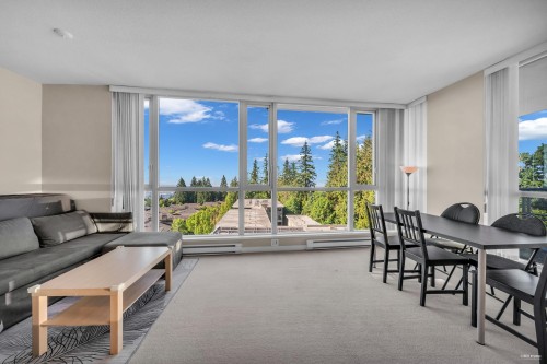 1007-9222 University Crescent, Burnaby, BC - Indoor Photo Showing Living Room