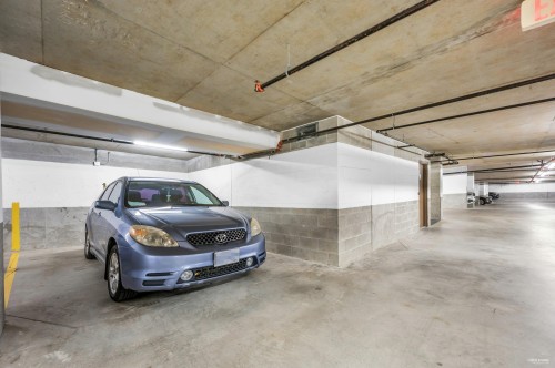 1007-9222 University Crescent, Burnaby, BC - Indoor Photo Showing Garage