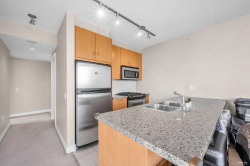 1007-9222 University Crescent, Burnaby, BC - Indoor Photo Showing Kitchen With Stainless Steel Kitchen With Double Sink