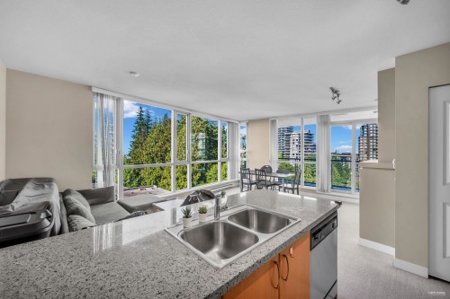 1007-9222 University Crescent, Burnaby, BC - Indoor Photo Showing Kitchen With Double Sink