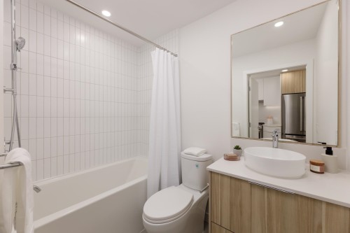 419-2450 Garden Drive, Vancouver, BC 