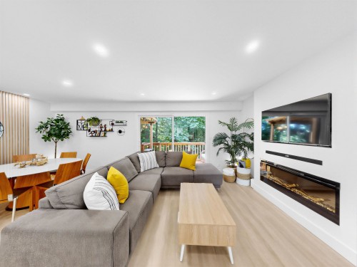 1270 Premier Street  North Vancouver, BC V7J 2H4