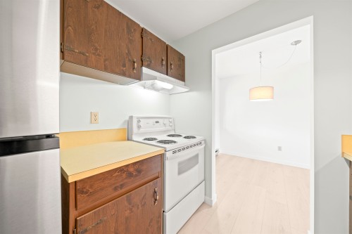 11536 Kingcome Avenue, Richmond, BC - Indoor Photo Showing Kitchen