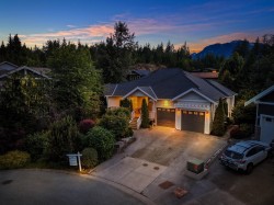 1001 Condor Place Squamish, BC V8B 0P4