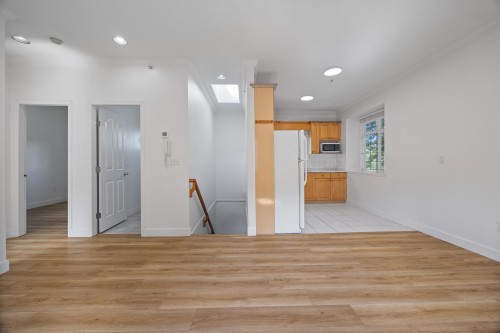 2320 Dundas Street, Vancouver, BC 