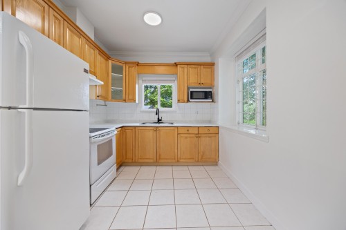 2320 Dundas Street, Vancouver, BC 