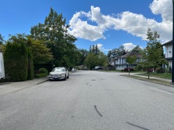 23776 110 Avenue Maple Ridge, BC V2W 1E7