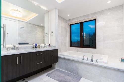 3011 27Th Avenue W, Vancouver, BC 