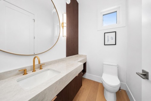 531 61St Avenue W, Vancouver, BC 