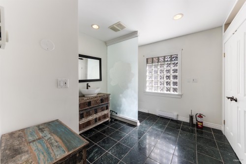 2146 33Rd Avenue W, Vancouver, BC 