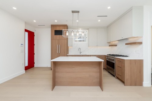 2-1845 51St Avenue E, Vancouver, BC 