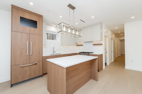 2-1845 51St Avenue E, Vancouver, BC 