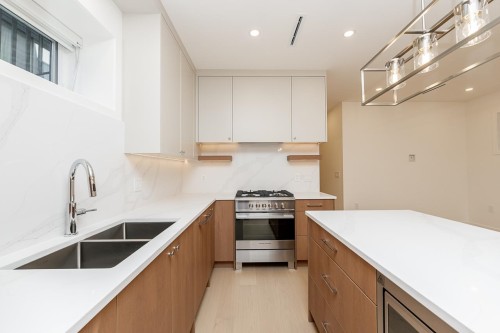 2-1845 51St Avenue E, Vancouver, BC 