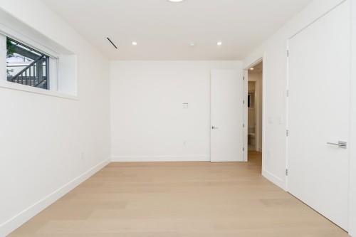 2-1845 51St Avenue E, Vancouver, BC 