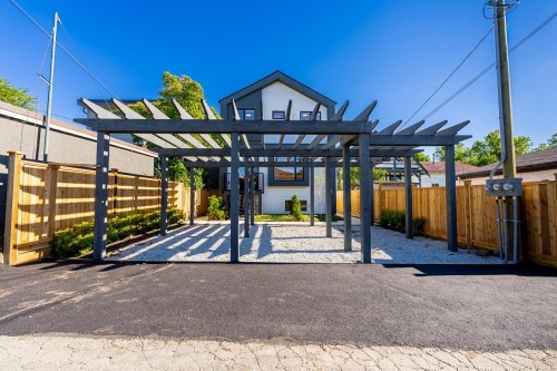 2-1845 51St Avenue E, Vancouver, BC - Outdoor