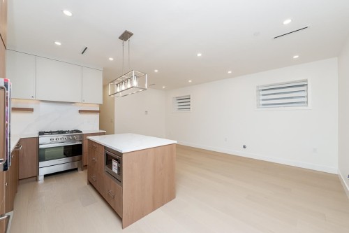 2-1845 51St Avenue E, Vancouver, BC 