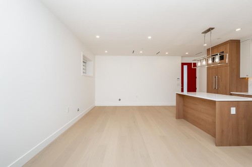 2-1845 51St Avenue E, Vancouver, BC 