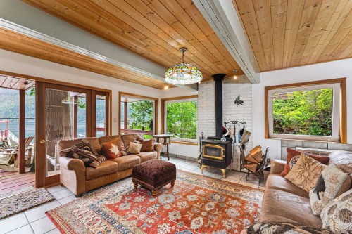 12 & 13 Coldwell Beach, North Vancouver, BC - Indoor Photo Showing Living Room