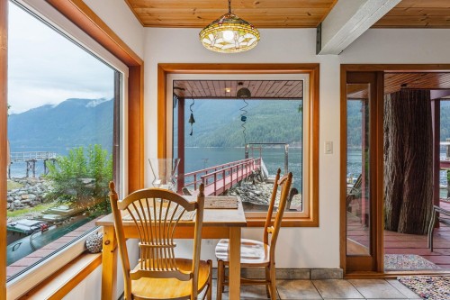 12 & 13 Coldwell Beach, North Vancouver, BC - Indoor Photo Showing Dining Room