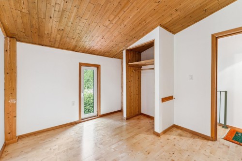 12 & 13 Coldwell Beach, North Vancouver, BC - Indoor Photo Showing Other Room