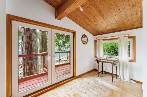 12 & 13 Coldwell Beach, North Vancouver, BC - Indoor Photo Showing Other Room