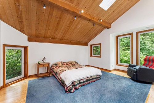 12 & 13 Coldwell Beach, North Vancouver, BC - Indoor Photo Showing Bedroom