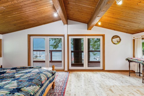 12 & 13 Coldwell Beach, North Vancouver, BC - Indoor Photo Showing Bedroom