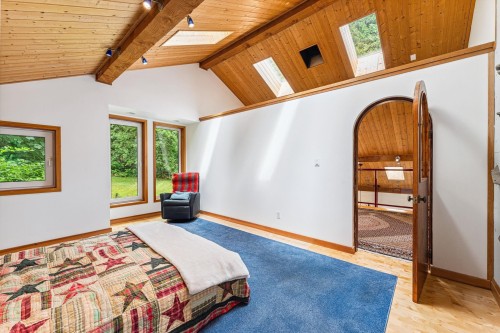 12 & 13 Coldwell Beach, North Vancouver, BC - Indoor Photo Showing Bedroom